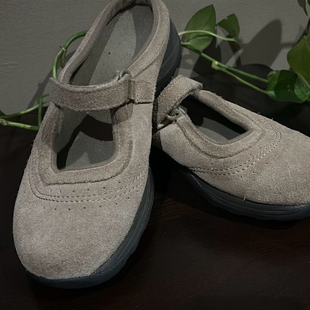 LL Bean Suede Mary Jane Shoes 6 1/2 wide